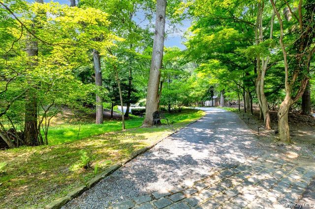 29 Farm Road, Head Of The Harbor, NY 11780