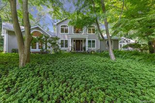 29 Farm Road, Head Of The Harbor, NY 11780