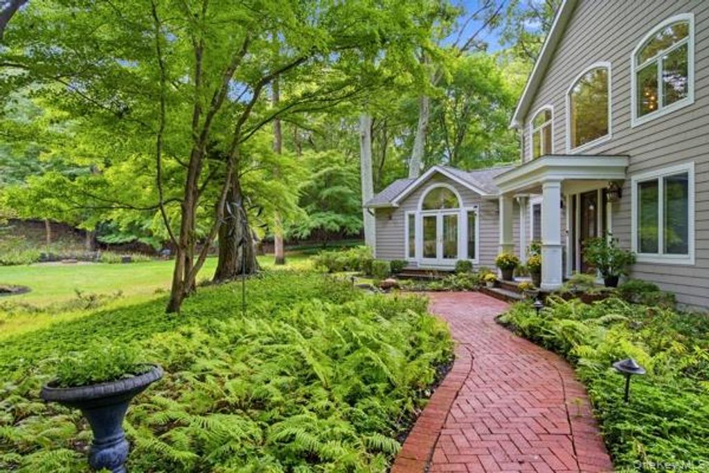 29 Farm Road, Saint James, NY 11780 — photo 3