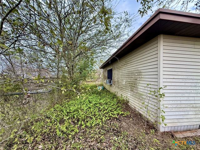 218 Lasalle Road, Inez, TX 77968