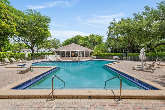 1977 S Oak Haven Cir, Miami, FL 33179