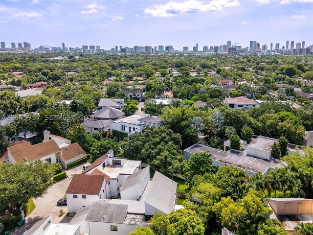1977 S Oak Haven Cir, Miami, FL 33179