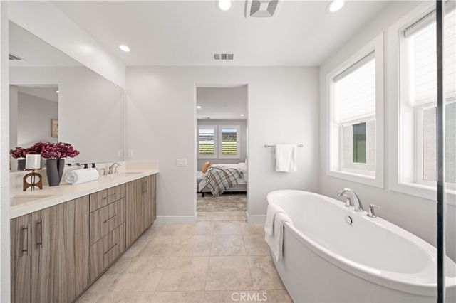 261 Burwood, Lake Forest, CA 92630