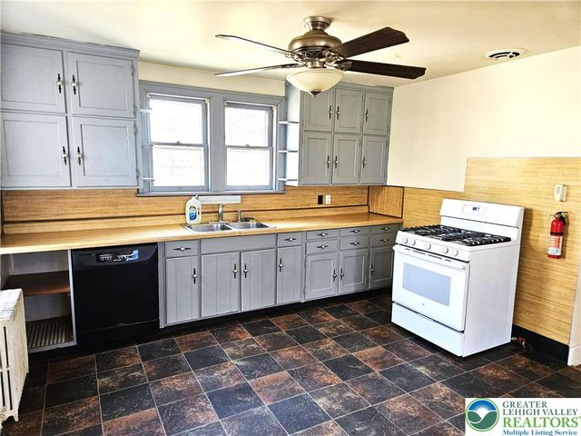 221 East Prospect Street, Nazareth Boro, PA 18064