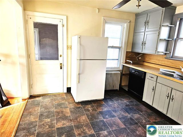 221 East Prospect Street, Nazareth Boro, PA 18064