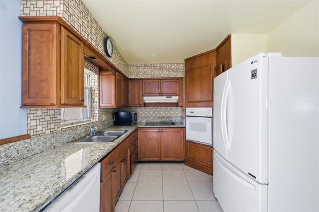 4030 NW 3rd Way, Deerfield Beach, FL 33064