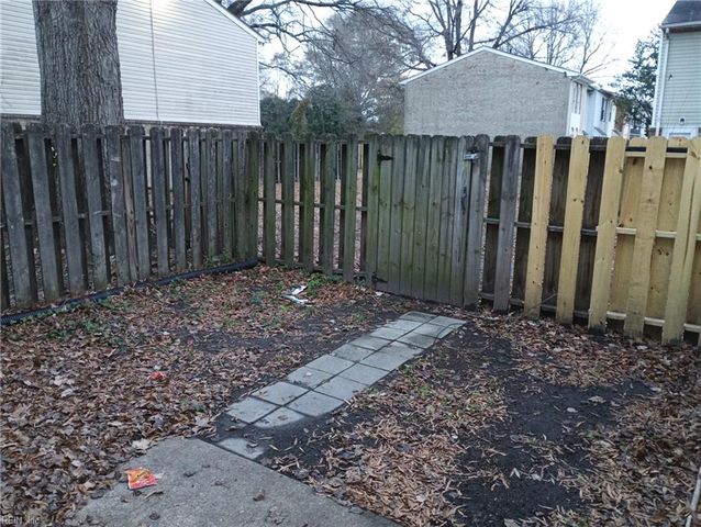 1678 Darren CIR, Portsmouth, VA 23701