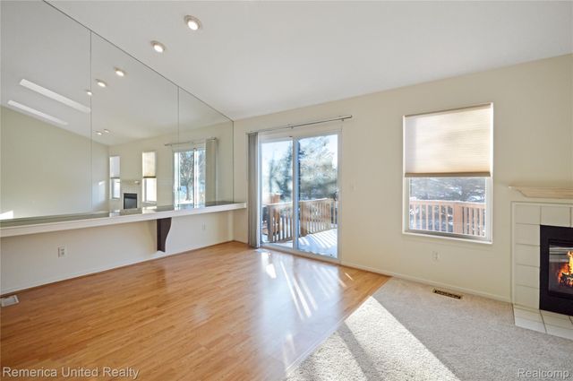 263 Whispering Hill, Commerce Charter Township, MI 48390