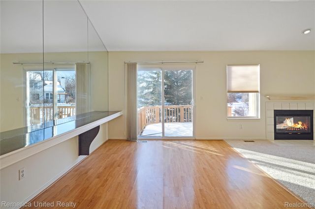 263 Whispering Hill, Commerce Charter Township, MI 48390