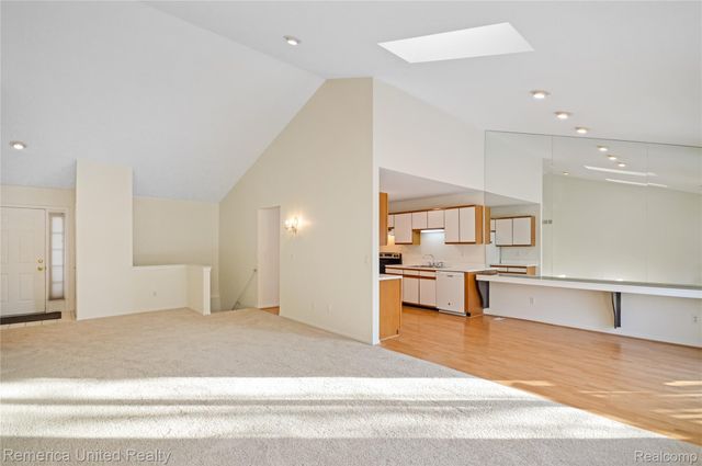 263 Whispering Hill, Commerce Charter Township, MI 48390