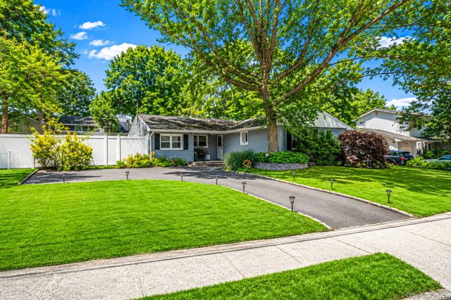 16 Valley Street, Ronkonkoma, NY 11779