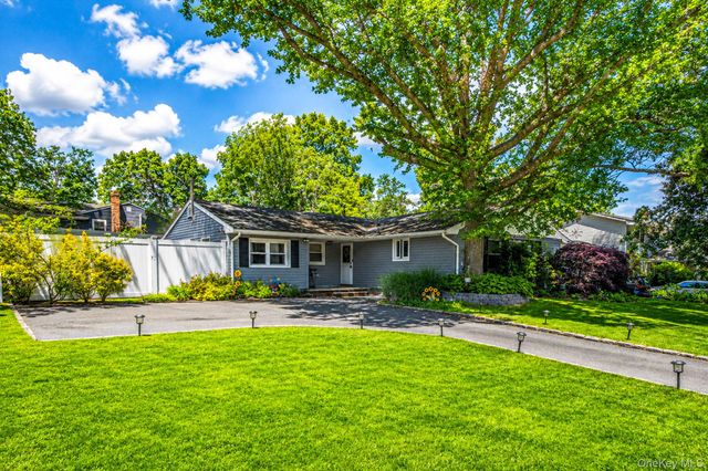 16 Valley Street, Ronkonkoma, NY 11779