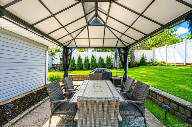 16 Valley Street, Ronkonkoma, NY 11779