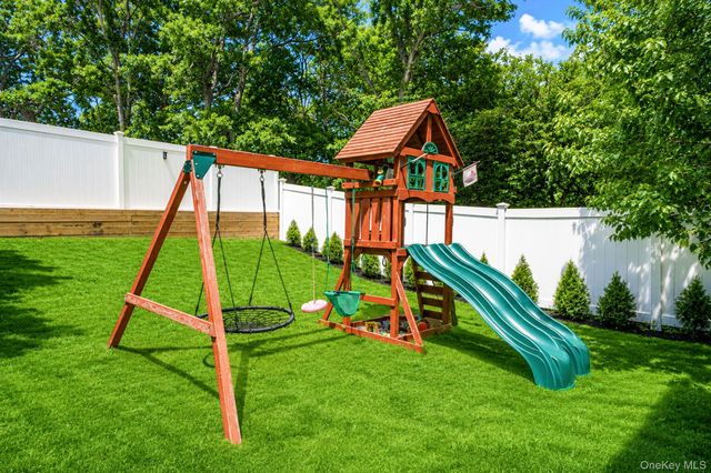 16 Valley Street, Ronkonkoma, NY 11779