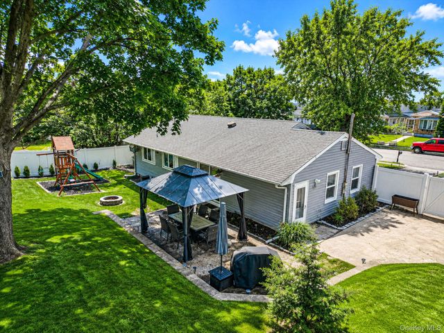 16 Valley Street, Ronkonkoma, NY 11779