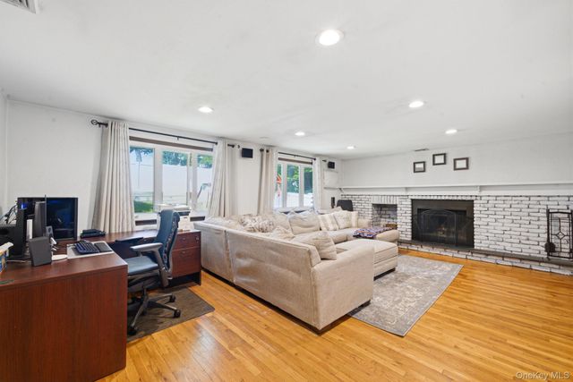 16 Valley Street, Ronkonkoma, NY 11779