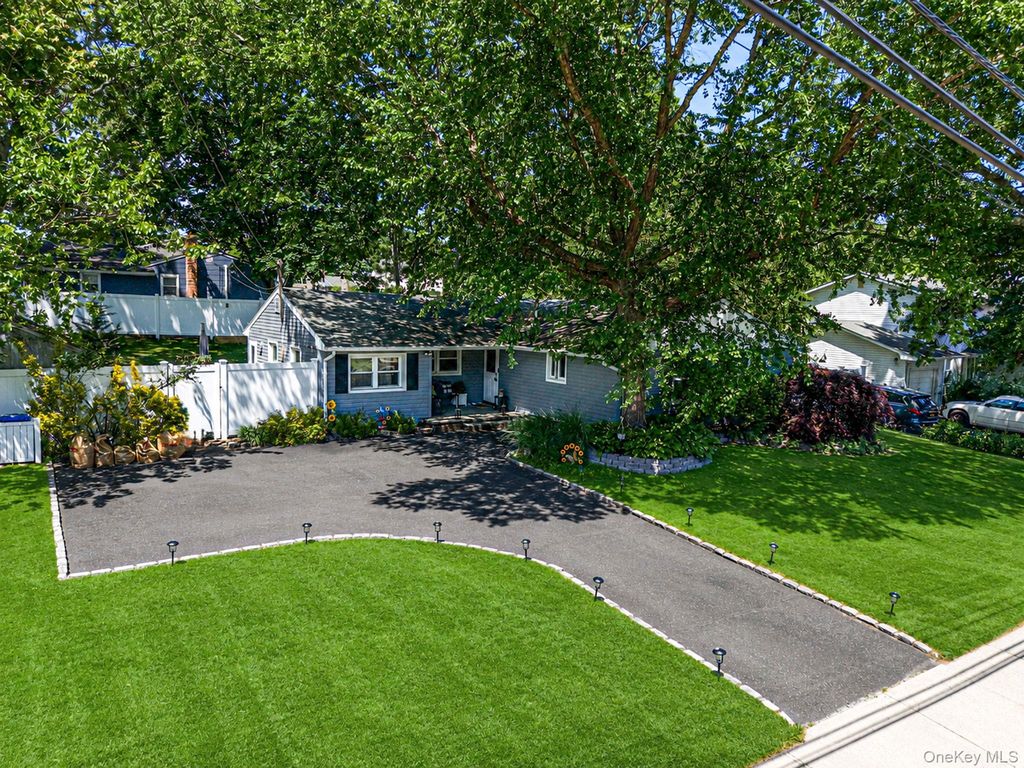 16 Valley Street, Ronkonkoma, NY 11779
