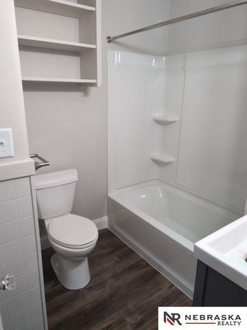 1941 J Street, Lincoln, NE 68510