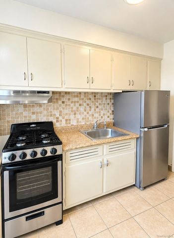 275 MAPLE E3, Rockville Centre, NY 11570