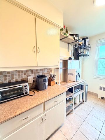 275 MAPLE E3, Rockville Centre, NY 11570