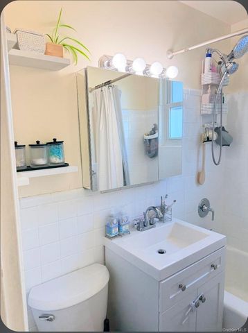 275 MAPLE E3, Rockville Centre, NY 11570