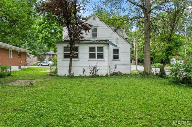 3128 Airway Avenue, Breckenridge Hills, MO 63114