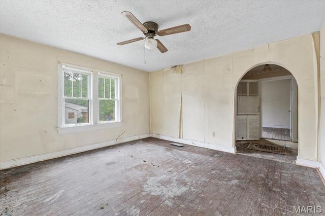 3128 Airway Avenue, Breckenridge Hills, MO 63114