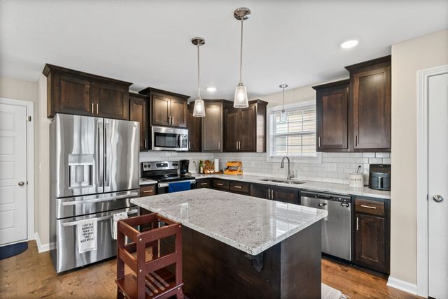 1084 Barnhill Rd, Clarksville, TN 37043