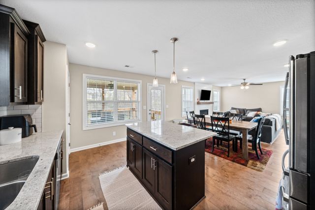 1084 Barnhill Rd, Clarksville, TN 37043