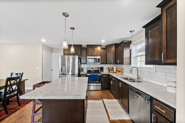 1084 Barnhill Rd, Clarksville, TN 37043