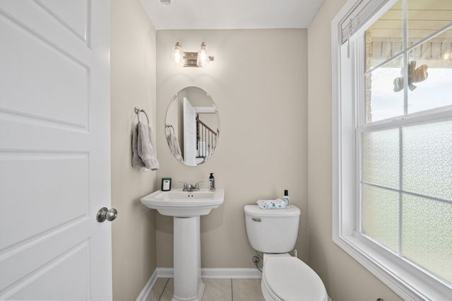 1084 Barnhill Rd, Clarksville, TN 37043