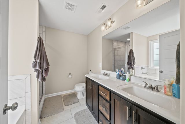 1084 Barnhill Rd, Clarksville, TN 37043