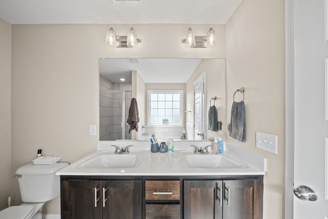 1084 Barnhill Rd, Clarksville, TN 37043