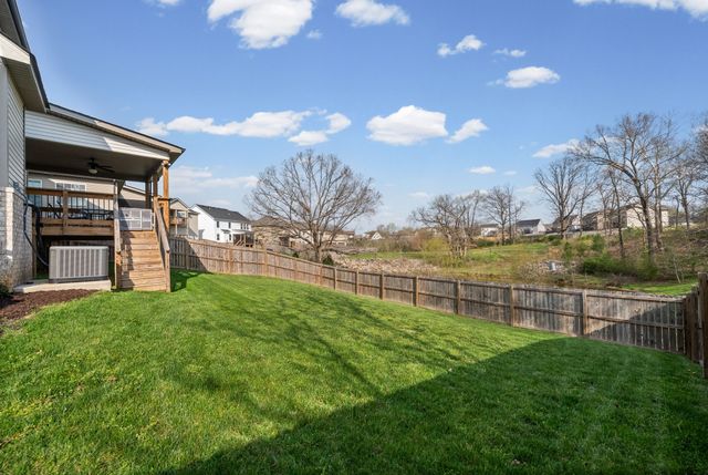 1084 Barnhill Rd, Clarksville, TN 37043