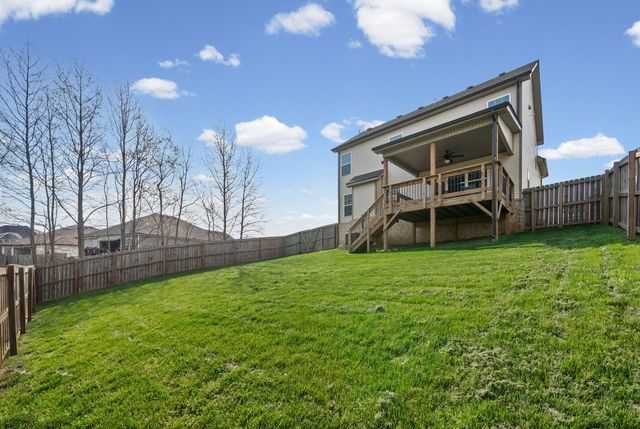 1084 Barnhill Rd, Clarksville, TN 37043