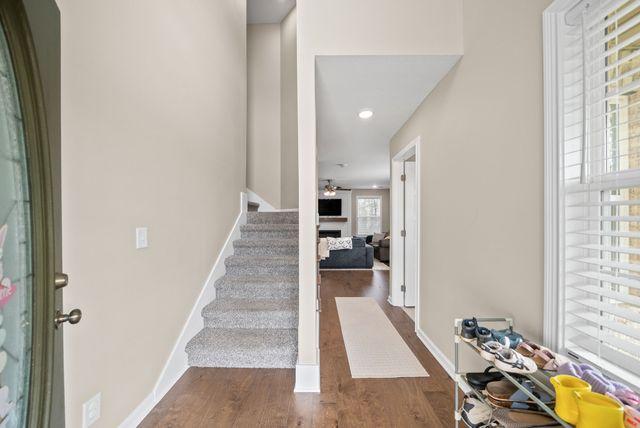 1084 Barnhill Rd, Clarksville, TN 37043