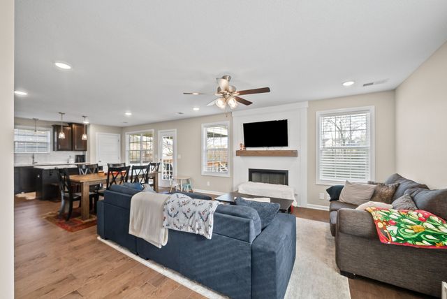 1084 Barnhill Rd, Clarksville, TN 37043