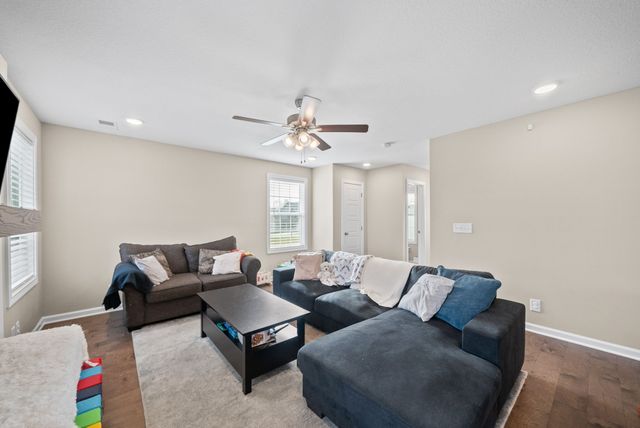 1084 Barnhill Rd, Clarksville, TN 37043