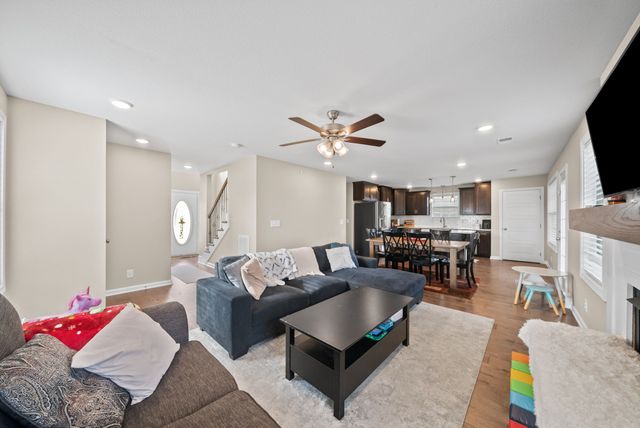 1084 Barnhill Rd, Clarksville, TN 37043