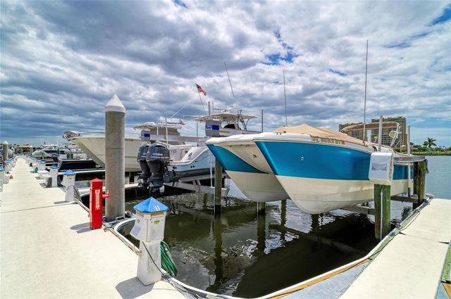 308 10TH AVENUE E, Palmetto, FL 34221
