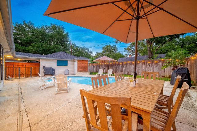 2514 Pine Village Drive, Houston, TX 77080