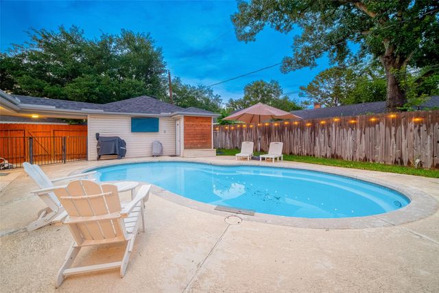 2514 Pine Village Drive, Houston, TX 77080