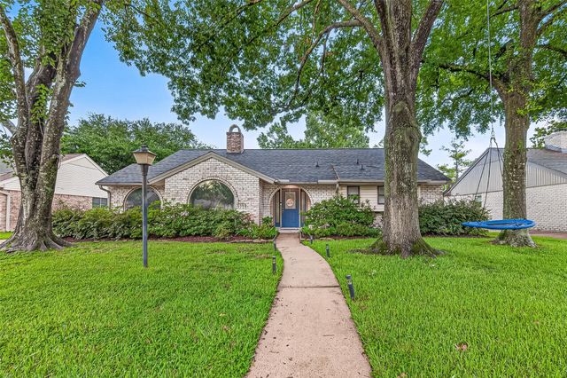 2514 Pine Village Drive, Houston, TX 77080