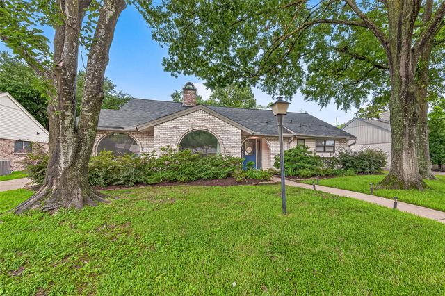 2514 Pine Village Drive, Houston, TX 77080