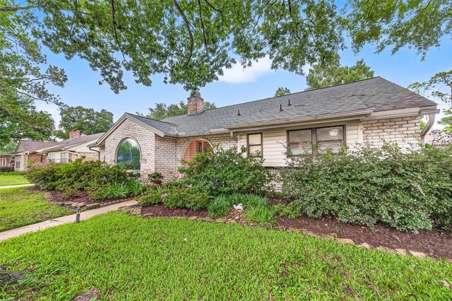 2514 Pine Village Drive, Houston, TX 77080