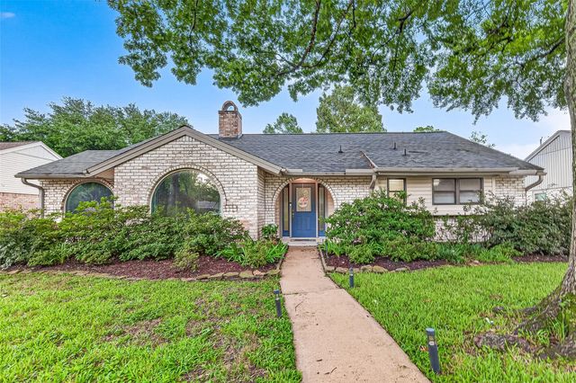 2514 Pine Village Drive, Houston, TX 77080
