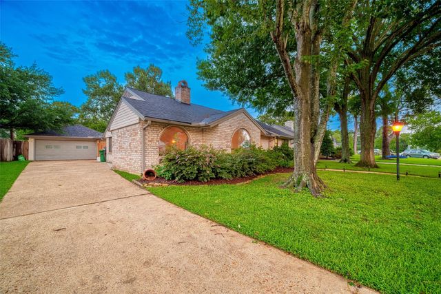 2514 Pine Village Drive, Houston, TX 77080