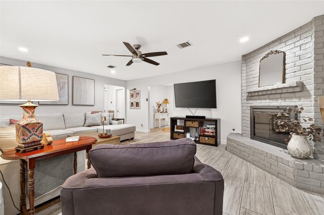 2514 Pine Village Drive, Houston, TX 77080