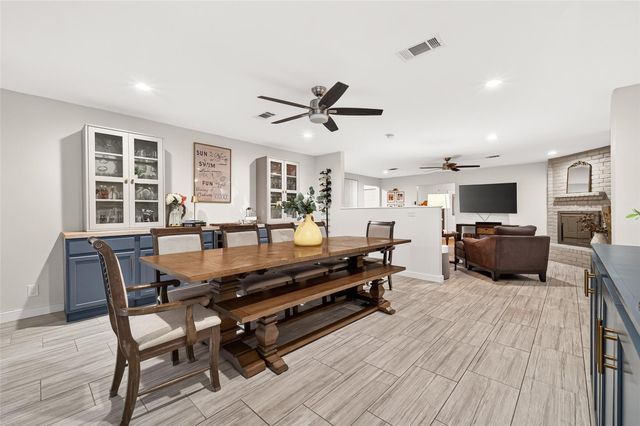 2514 Pine Village Drive, Houston, TX 77080