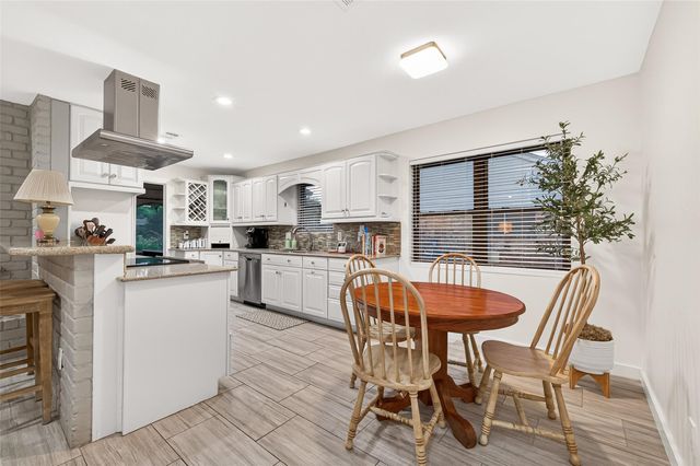 2514 Pine Village Drive, Houston, TX 77080
